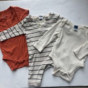Old Navy & Cat & Jack Infant 0-3M Unisex Bundle | 2 Bodysuits & 1 Striped Romper